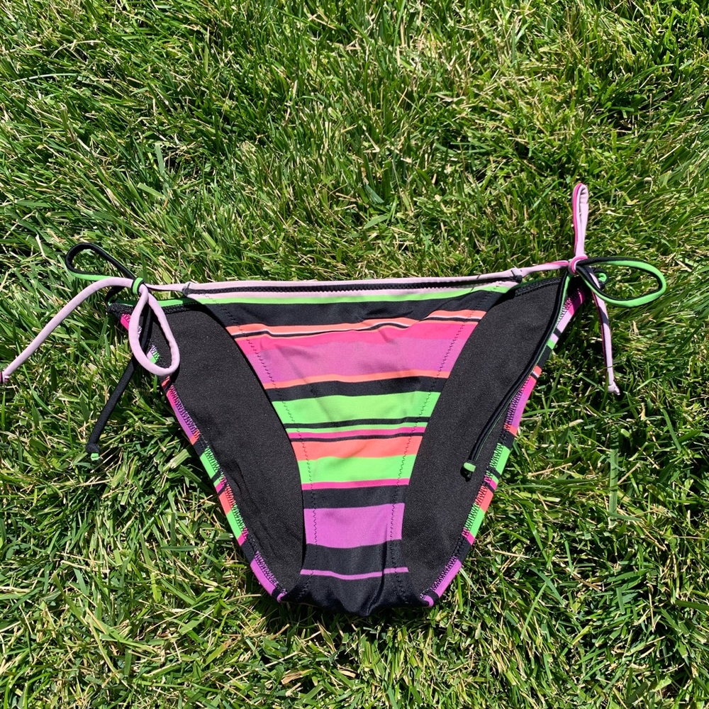 Victoria’s Secret bikini - Picture 5 of 7